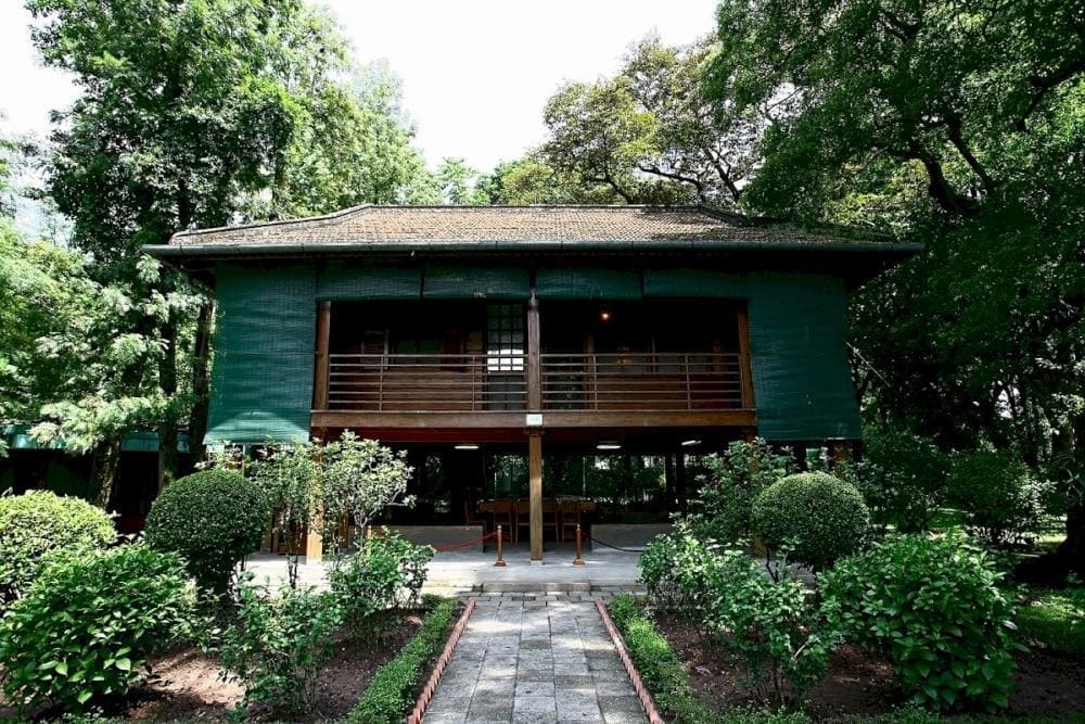 Ho Chi Minh’s Stilt House, the living and working space of the former president, is a popular historic site in Hanoi for both Vietnamese and foreign travelers